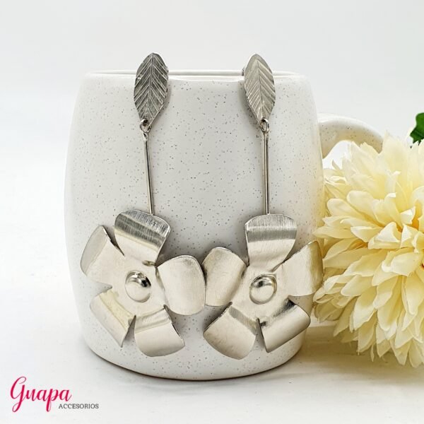 Aretes Flor Bronce con baño de Níquel