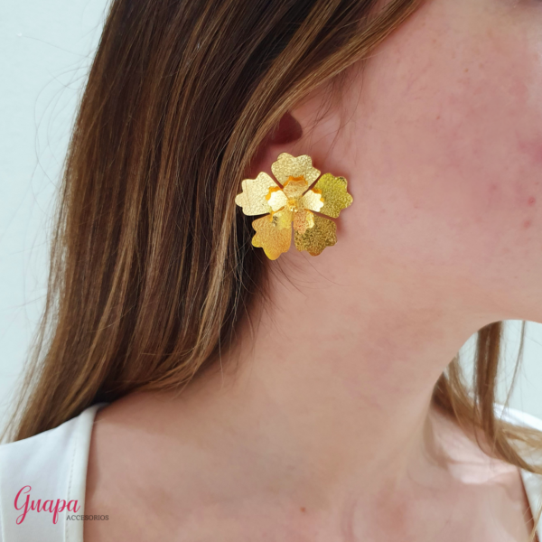 Aretes Flor Bronce con baño de Oro