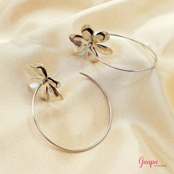 Argollas Flor Bronce con baño de Oro