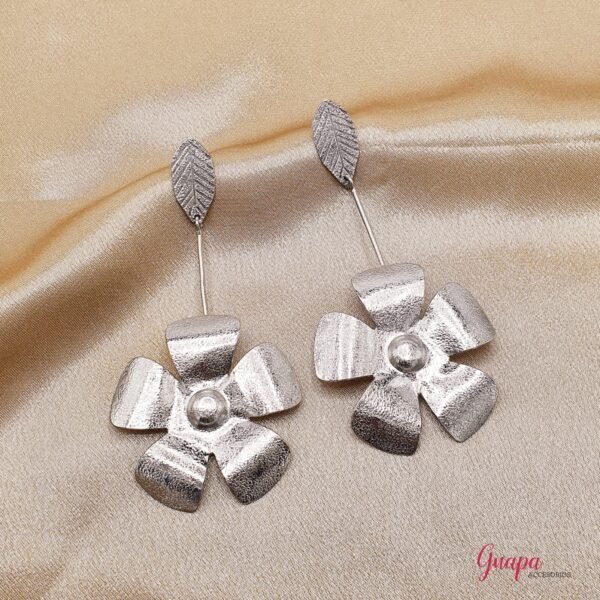Aretes Flor Bronce con baño de Níquel