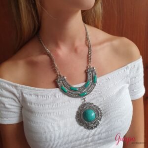 Collar Metálico Plateado con Aretes