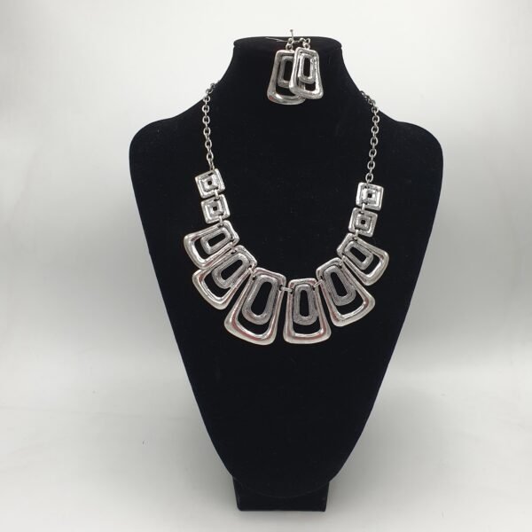 Collar Metálico Plateado