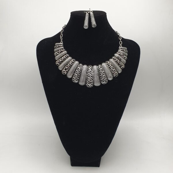 Collar Metálico Plateado
