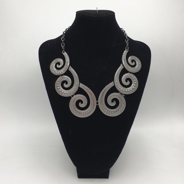 Collar Metálico Plateado