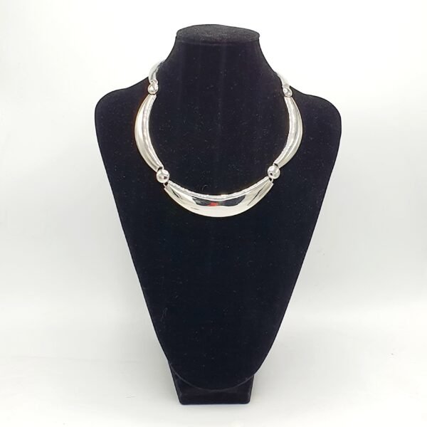 Collar Metálico Plateado