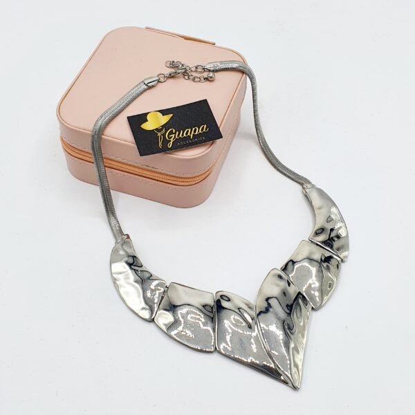 Collar Metálico Plateado