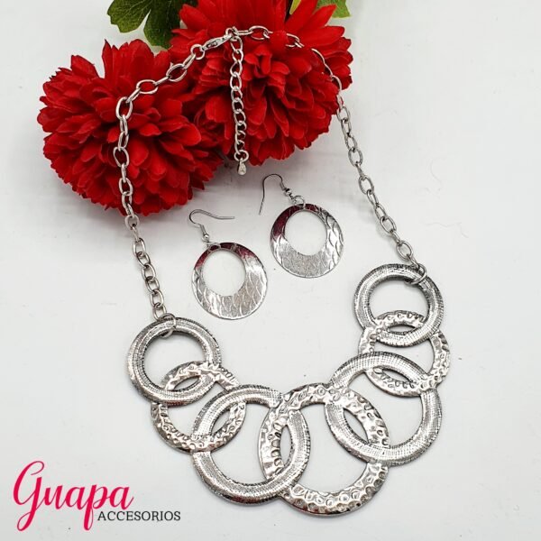 Collar Metálico Plateado