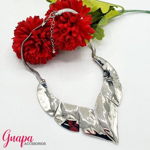 Collar Metálico Plateado