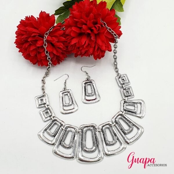 Collar Metálico Plateado