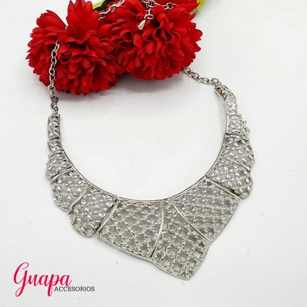 Collar Metálico Plateado