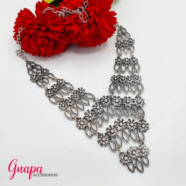 Collar Metálico Plateado