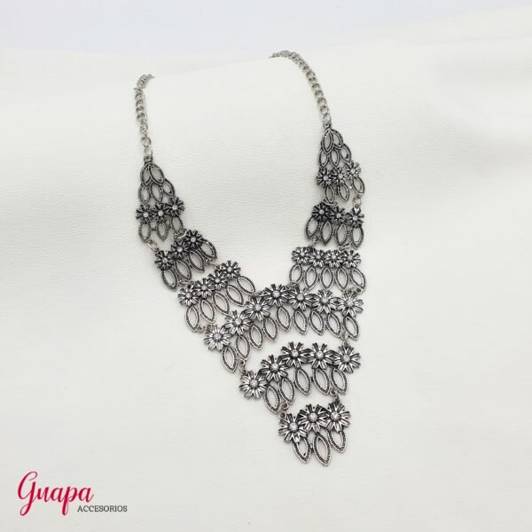 Collar Metálico Plateado