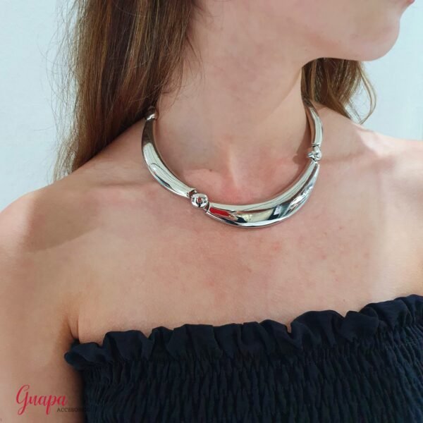 Collar Metálico Plateado