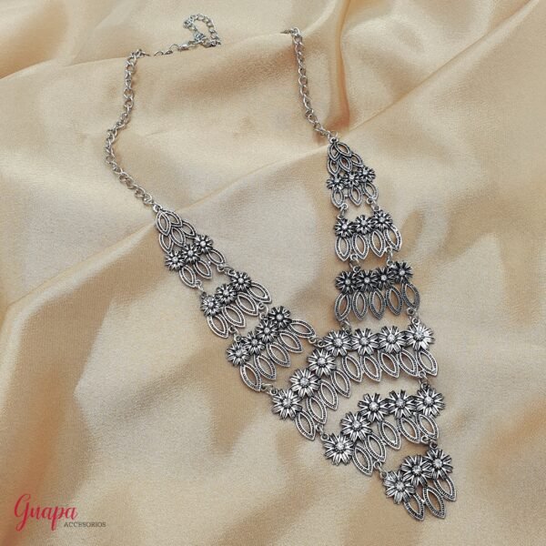 Collar Metálico Plateado