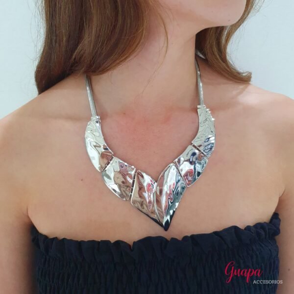 Collar Metálico Plateado