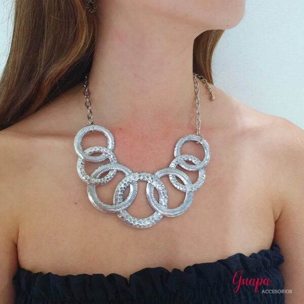Collar Metálico Plateado
