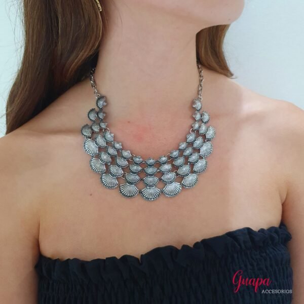 Collar Metálico Plateado Envejecido