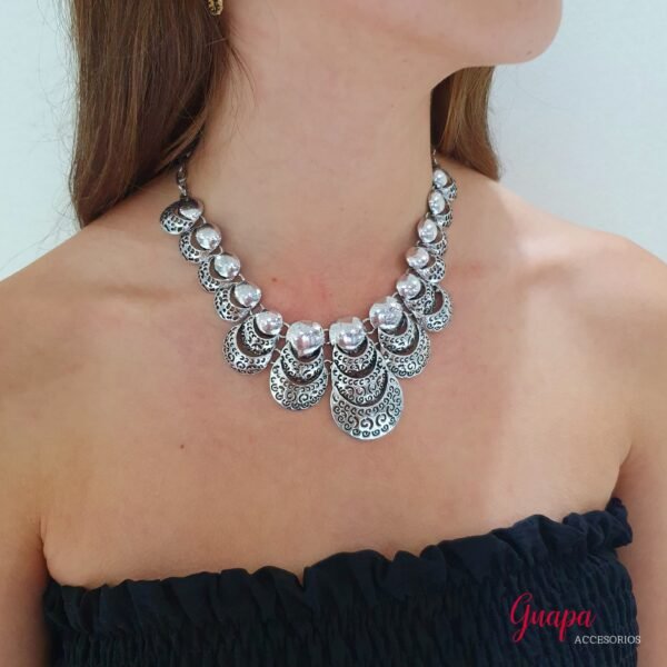 Collar Metálico Plateado Envejecido