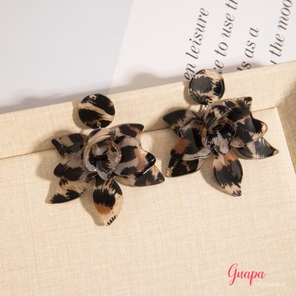 Photo_1759782619849 Aretes Flor Acrilicos