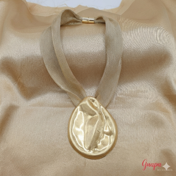 Collar Medallón Dorado