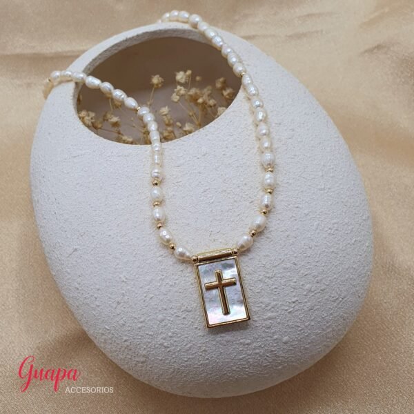 Collar Goldfilled con Perlas de río & Cruz