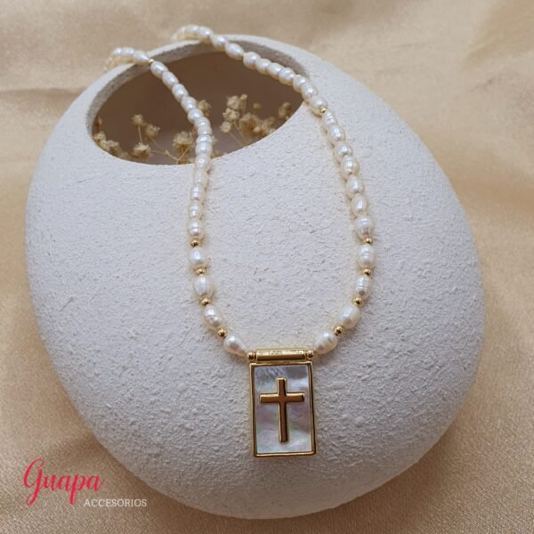 Collar Goldfilled con Perlas de río & Cruz