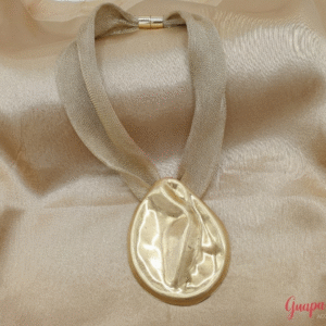 Collar Fantasía Medallón Dorado